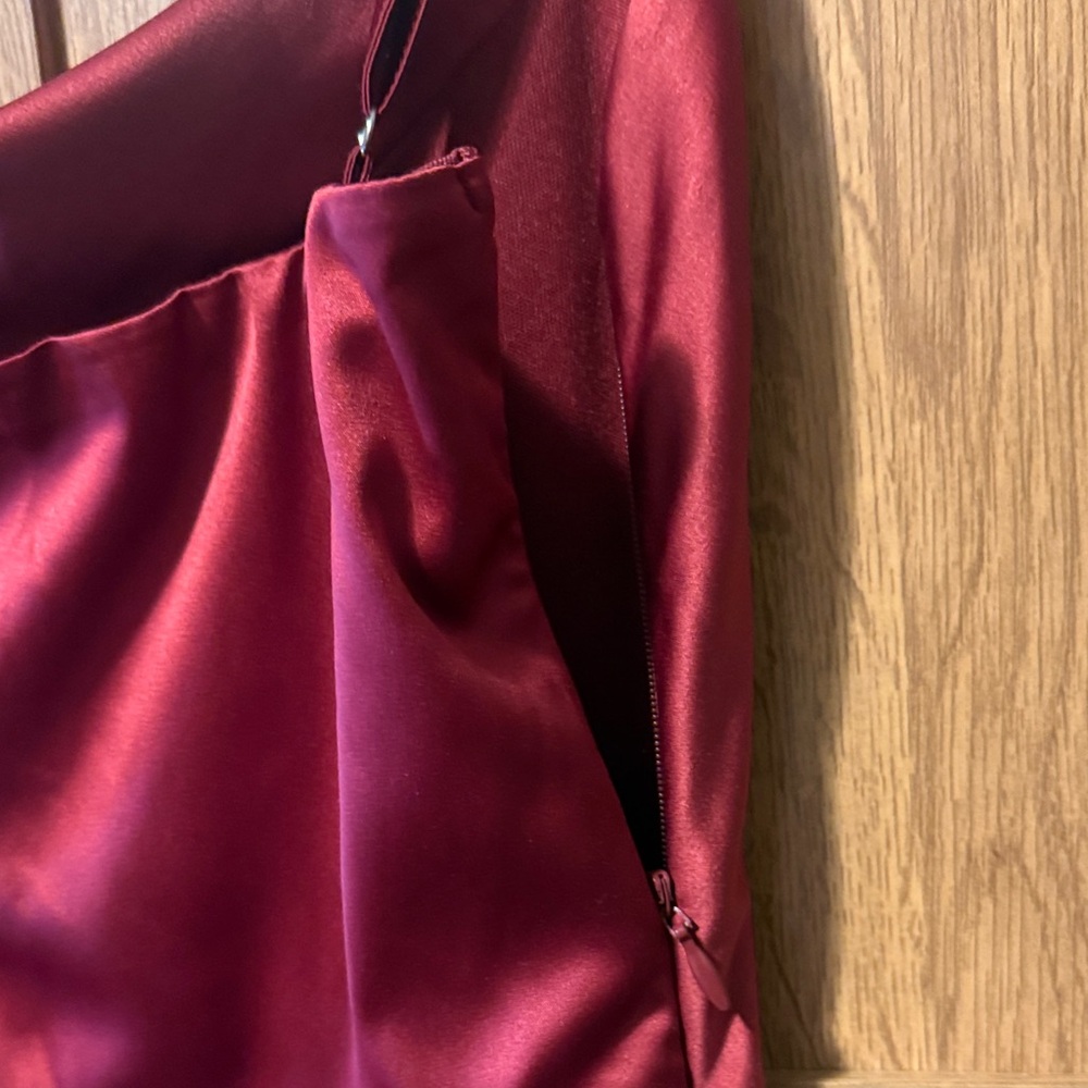Chic Backless Red Dress - Picture 5 of 8